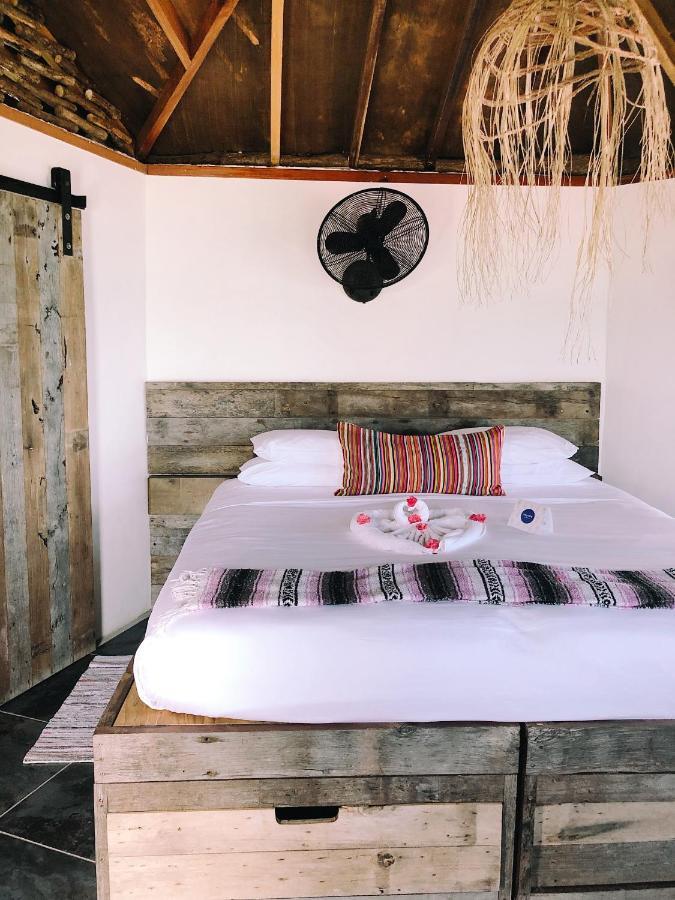 Thatch Caye Resort A Muy'Ono Resort Hopkins Exterior foto